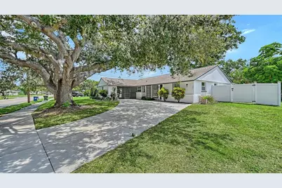 6711 S Lockwood Ridge Road, Sarasota, FL 34231 - Photo 4
