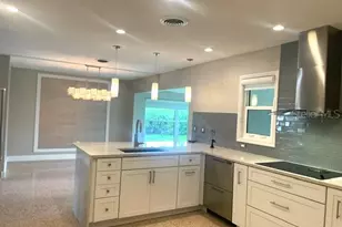 2253 Valencia Dr, Sarasota, FL 34239 - Photo 20