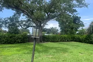 2253 Valencia Dr, Sarasota, FL 34239 - Photo 30