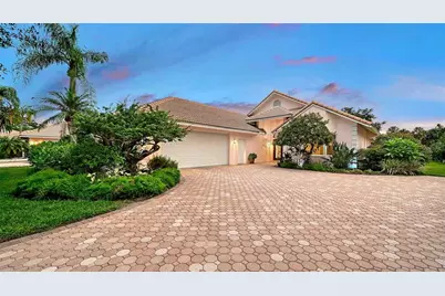 5476 Golf Pointe Drive, Sarasota, FL 34243 - Photo 4