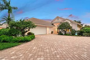 5476 Golf Pointe Dr, Sarasota, FL 34243 - Photo 4