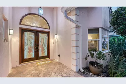 5476 Golf Pointe Drive, Sarasota, FL 34243 - Photo 10