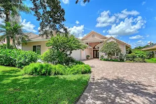 5476 Golf Pointe Dr, Sarasota, FL 34243 - Photo 4