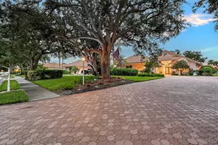 5476 Golf Pointe Dr, Sarasota, FL 34243 - Photo 1