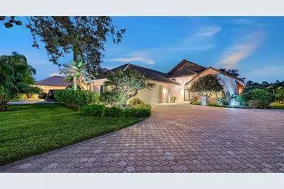 5476 Golf Pointe Drive, Sarasota, FL 34243 - Photo 2