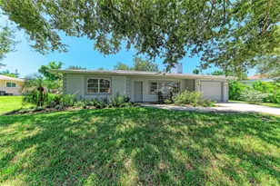413 Baycrest Dr, Venice, FL 34285 - Photo 2