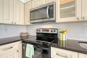 2761 Horseshoe Ct, Sarasota, FL 34235 - Photo 14