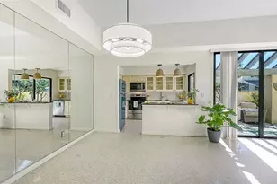 2761 Horseshoe Ct, Sarasota, FL 34235 - Photo 10