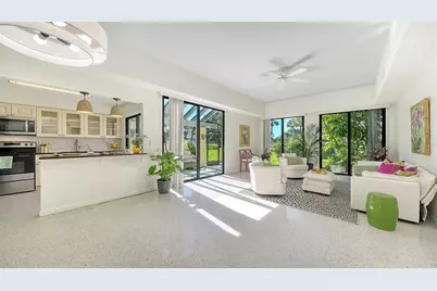 2761 Horseshoe Court #Q4, Sarasota, FL 34235 - Photo 4