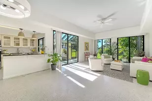 2761 Horseshoe Ct, Sarasota, FL 34235 - Photo 4