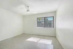 2761 Horseshoe Ct, Sarasota, FL 34235 - Photo 22