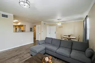 1010 Villagio Cir, Sarasota, FL 34237 - Photo 8