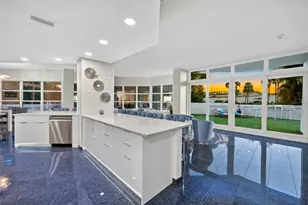 988 Boulevard of the Arts, Sarasota, FL 34236 - Photo 2