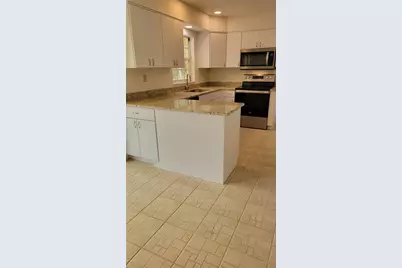 3520 57th Avenue Circle W #10, Bradenton, FL 34210 - Photo 2