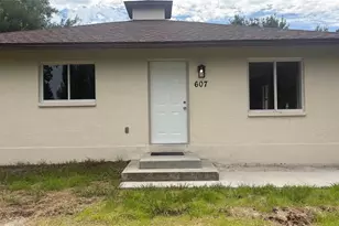 607 2nd St NW, Ruskin, FL 33570 - Photo 1