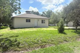 607 2nd St NW, Ruskin, FL 33570 - Photo 2