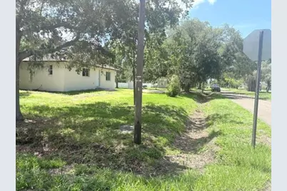 607 2nd Street NW, Ruskin, FL 33570 - Photo 4