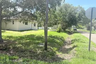 607 2nd St NW, Ruskin, FL 33570 - Photo 4