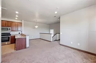 8098 Moonstone Dr, Sarasota, FL 34233 - Photo 4