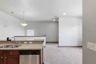8098 Moonstone Dr, Sarasota, FL 34233 - Photo 22
