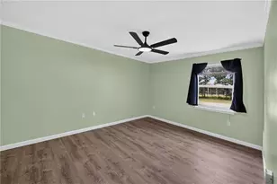 1305 Greenfield Cir, Venice, FL 34292 - Photo 32
