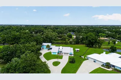 1305 Greenfield Circle, Venice, FL 34292 - Photo 2