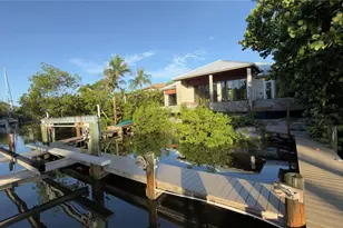 3441 Gulfmead Dr, Sarasota, FL 34242 - Photo 14