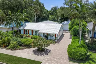 2440 Arlington St, Sarasota, FL 34239 - Photo 2