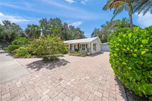 2440 Arlington St, Sarasota, FL 34239 - Photo 4