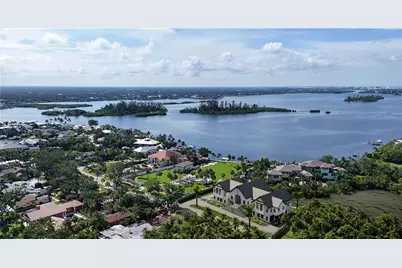 546 Freeling Drive, Sarasota, FL 34242 - Photo 6