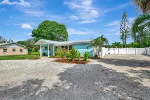 1731 Redwood St, Sarasota, FL 34231 - Photo 2