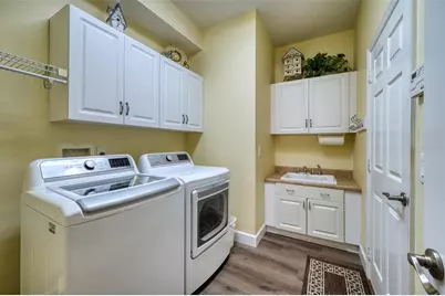8053 Stirling Falls Circle, Sarasota, FL 34243 - Photo 32