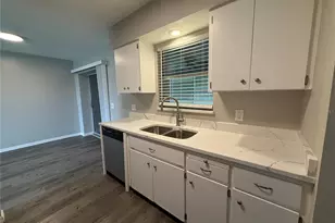 362 Briarwood Rd, Venice, FL 34293 - Photo 6