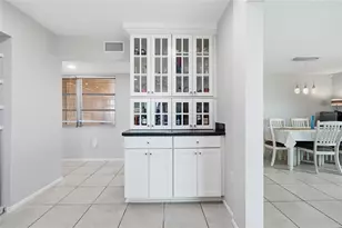 3844 Catalina Dr, Bradenton, FL 34210 - Photo 10