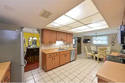 811 Alderwood Way, Sarasota, FL 34243 - Photo 10