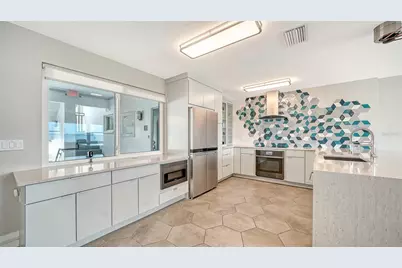 400 Golden Gate Point #22, Sarasota, FL 34236 - Photo 10