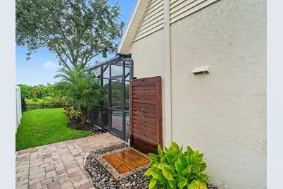 7124 34th Street E, Sarasota, FL 34243 - Photo 6