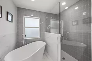 1647 Siesta Dr, Sarasota, FL 34239 - Photo 30