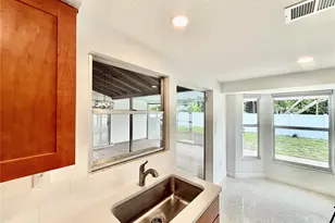8228 Constance Dr, Sarasota, FL 34243 - Photo 12