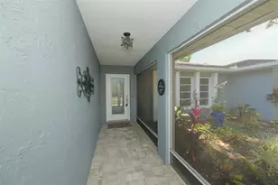 1625 Bay Hill Cir, Sarasota, FL 34232 - Photo 6