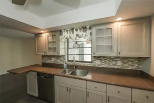 1625 Bay Hill Cir, Sarasota, FL 34232 - Photo 14