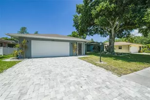 1625 Bay Hill Cir, Sarasota, FL 34232 - Photo 1