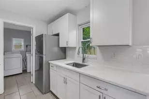 2522 Stratford Dr, Sarasota, FL 34232 - Photo 14