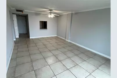 2610 Coconut Bay Ln Lane #733, Sarasota, FL 34237 - Photo 4