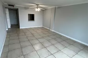 2610 Coconut Bay Ln Ln, Sarasota, FL 34237 - Photo 4
