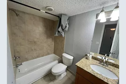 2610 Coconut Bay Ln Lane #733, Sarasota, FL 34237 - Photo 8