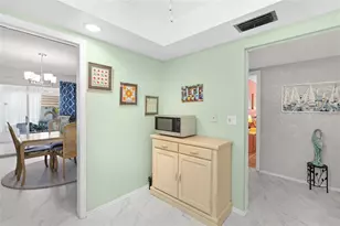 2327 Waterbluff Pl, Sarasota, FL 34231 - Photo 14