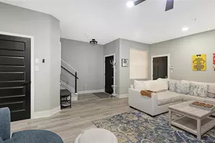 3827 Parkridge Cir, Sarasota, FL 34243 - Photo 6