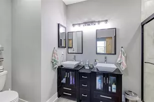 3827 Parkridge Cir, Sarasota, FL 34243 - Photo 22
