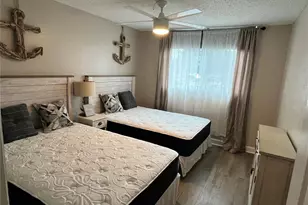 2700 Coconut Bay Ln Ln, Sarasota, FL 34237 - Photo 8